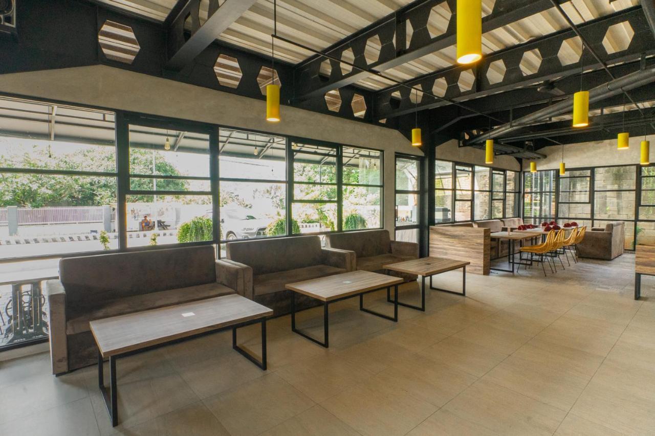 Hotel Summerville Majalengka Buitenkant foto
